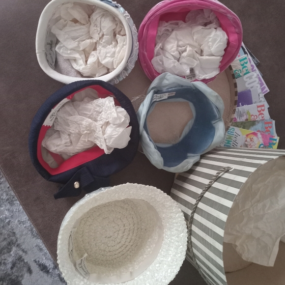 Antique hats and antique hat box - Picture 2 of 13